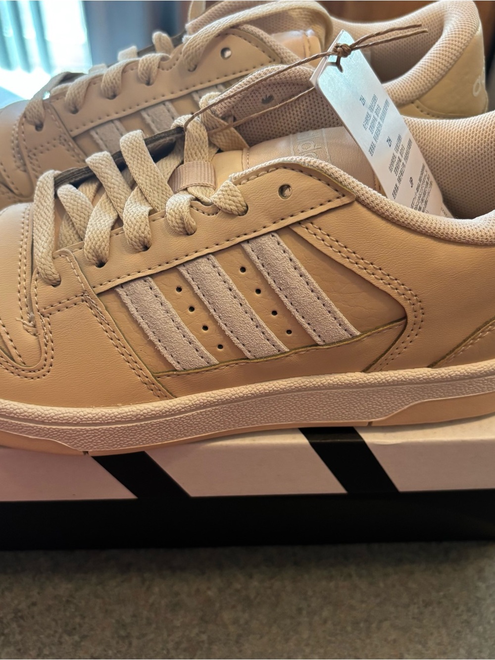 adidas Women’s Low-Top Sneakers 5.5 New!!